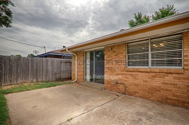 Building Photo - 7609 NW 28th St