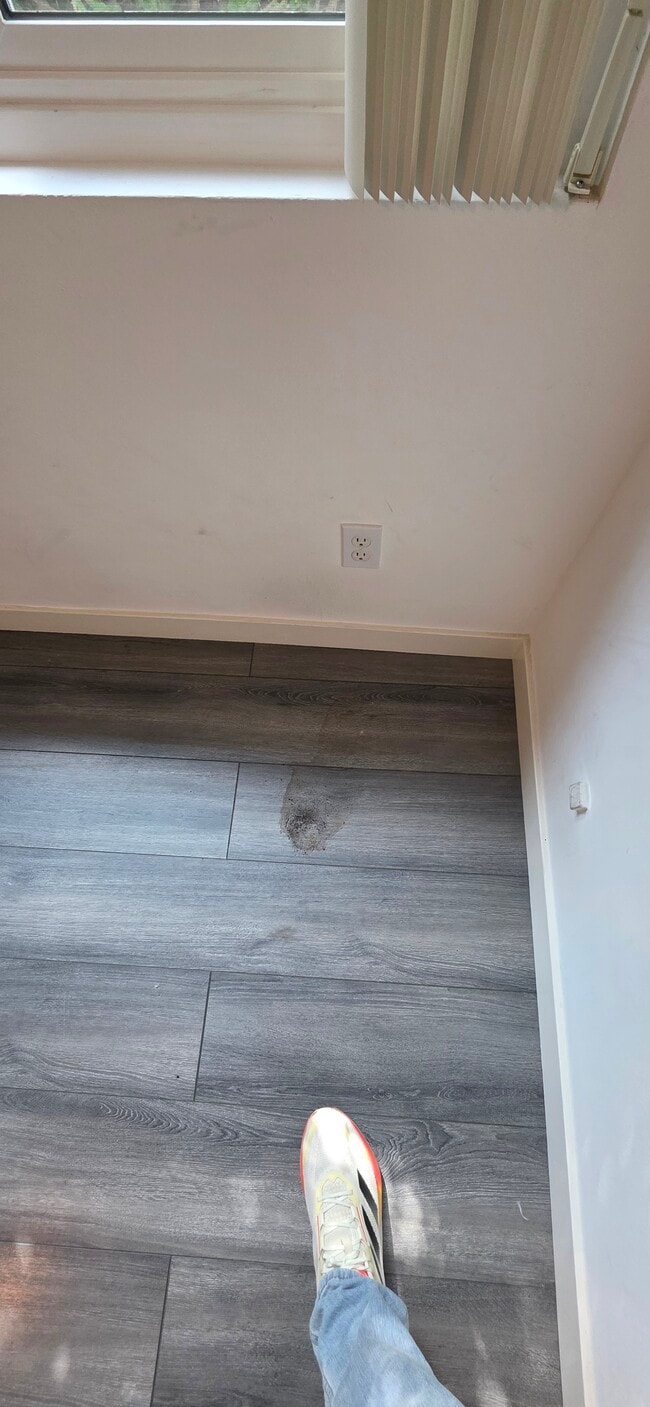 Building Photo - 340 Rennie Ave