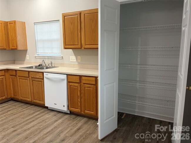 Building Photo - 4924 Aldersbrook Dr