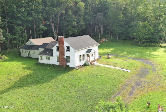 Building Photo - 820 Valley Falls Rd