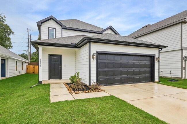 Building Photo - 13520 Sauger Ct
