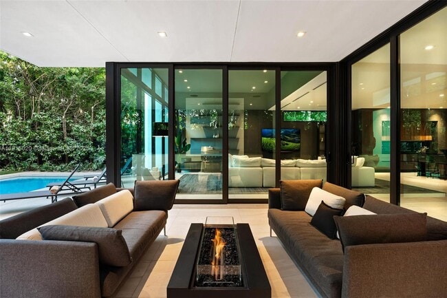 Building Photo - 77 SW 18th Terrace