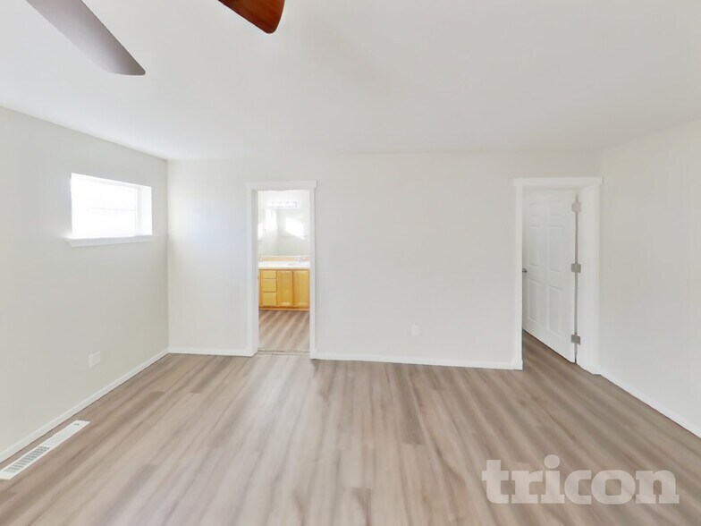 Building Photo - 2213 Anderson Ave