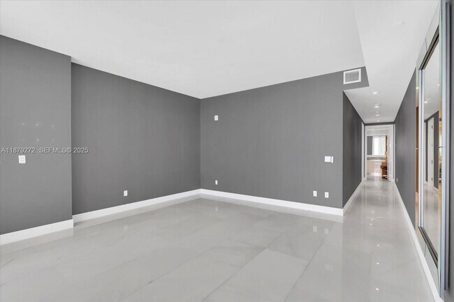 Building Photo - 16901 Collins Ave