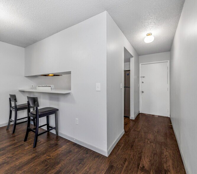 Building Photo - 621 99th Ave N