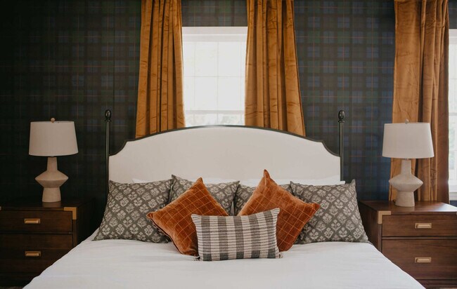 Building Photo - 946 Magnolia St SE