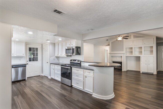 Primary Photo - 12757 Lake Conroe Hills Dr