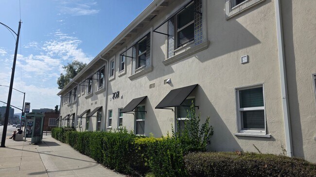 Building Photo - 2023 W Olive Ave