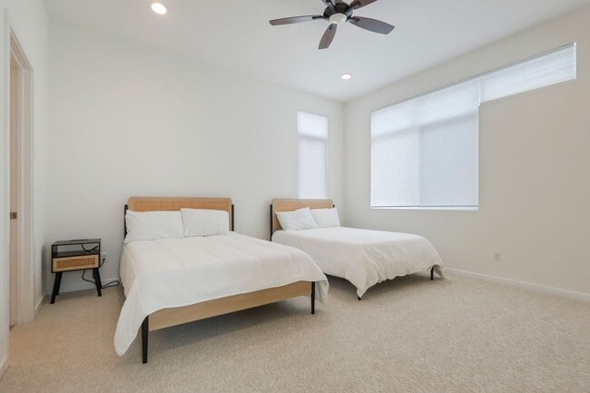 Building Photo - Detached Townhome - Private Roof Deck - With 360 Panoramic Views