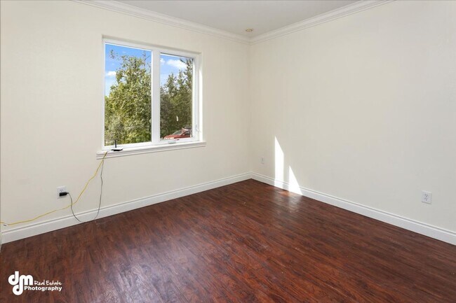 Building Photo - Spacious 5BD/3BA Home!