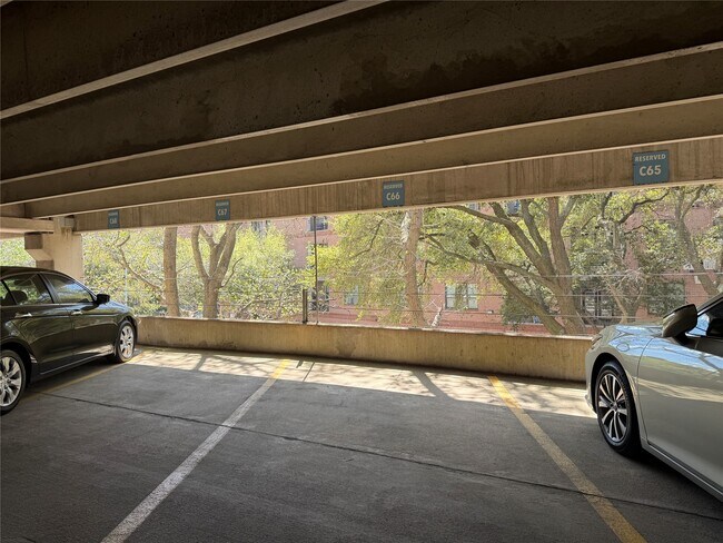 Building Photo - 15 Greenway Plz