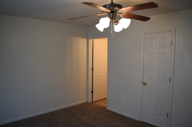 Building Photo - Beautiful 2 Bedroom, 2 Bathroom Duplex with a Garage!