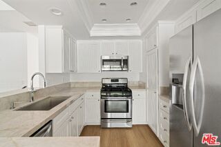 Building Photo - 1722 Palisades Dr