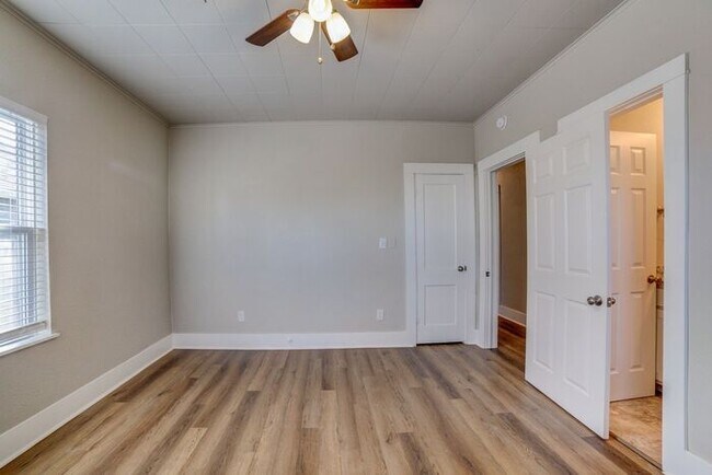 Building Photo - Dreamy Craftsman 3/2 Expertly Remolded