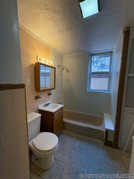 Building Photo - 1788 Beacon St