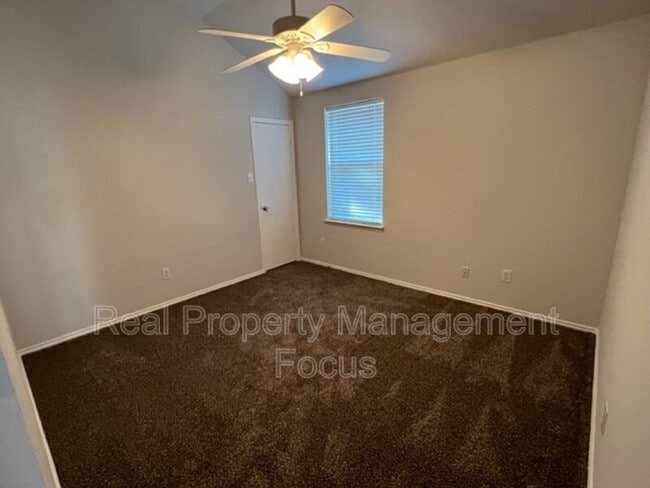 Building Photo - 1004 Trickham Dr