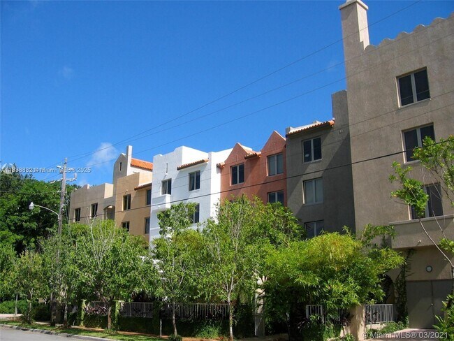 Building Photo - 2630 SW 28th St