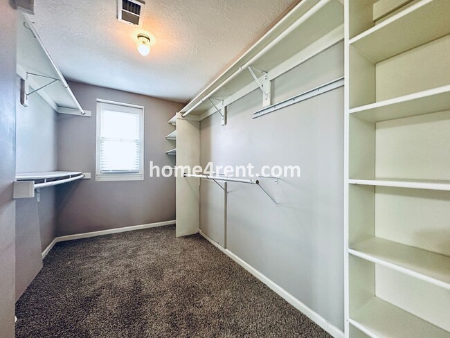 Building Photo - Beautiful Overland Park Home in Blue Valle...