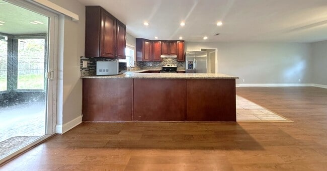 Building Photo - 6475 Cedarbrook Dr