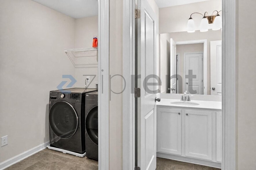Building Photo - Unit