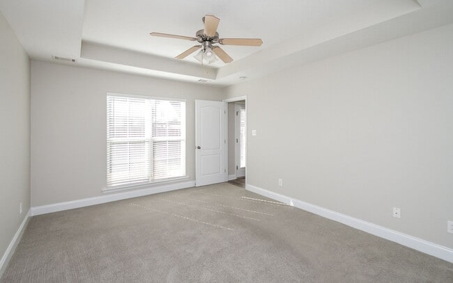 Building Photo - 823 Landing Dr