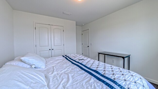 Building Photo - A stylish and modern single-family home wi...