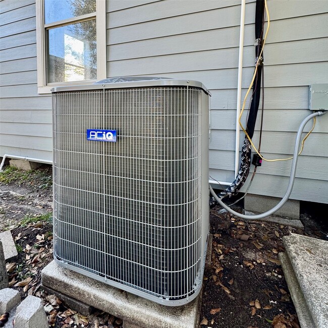 Building Photo - 109 Gossett St