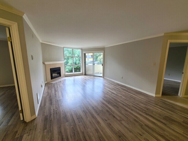 Building Photo - 2Bd/2Ba Spacious Bellevue Condo - W/S/G & ...