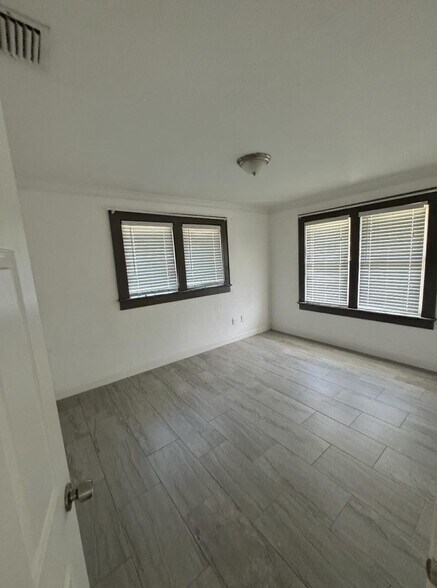 Building Photo - 934 SW 8th Ct