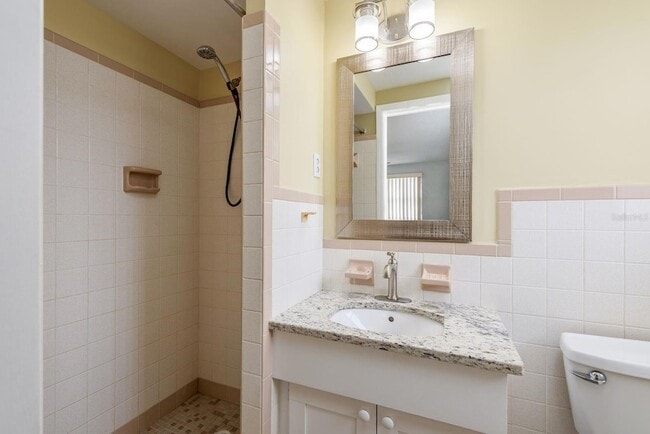 Building Photo - 10521 Oak Hill Dr