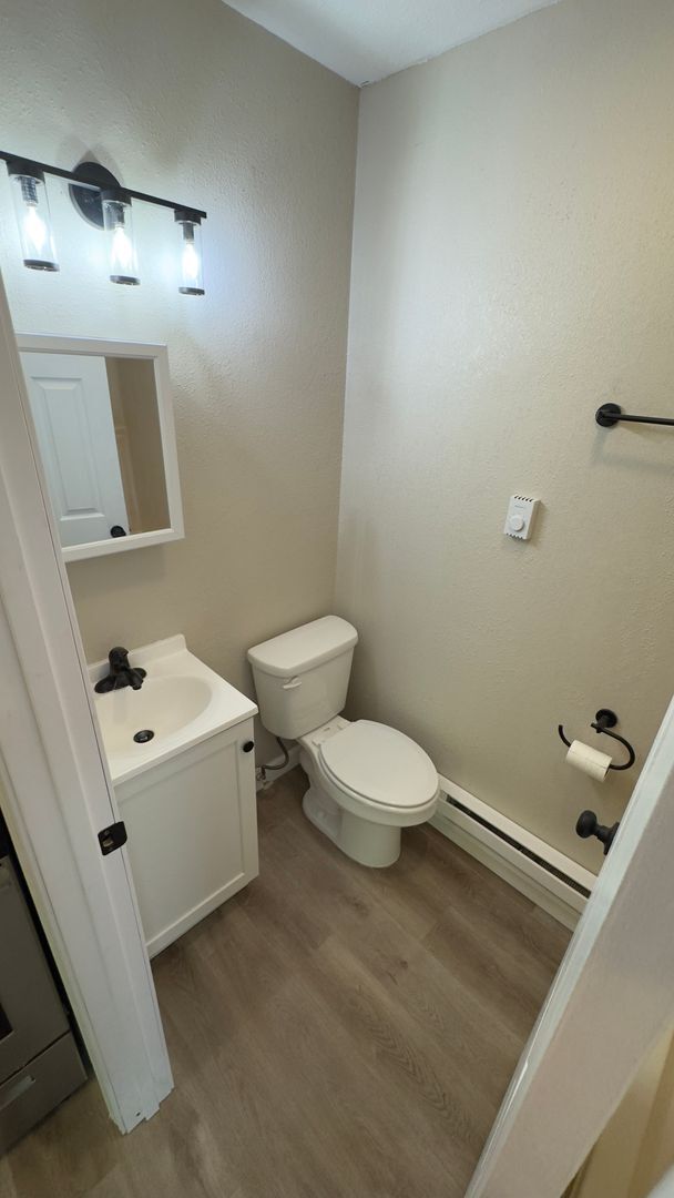 Building Photo - One Bedroom Apt - Long Term Rental - Just Fully Remodeled!