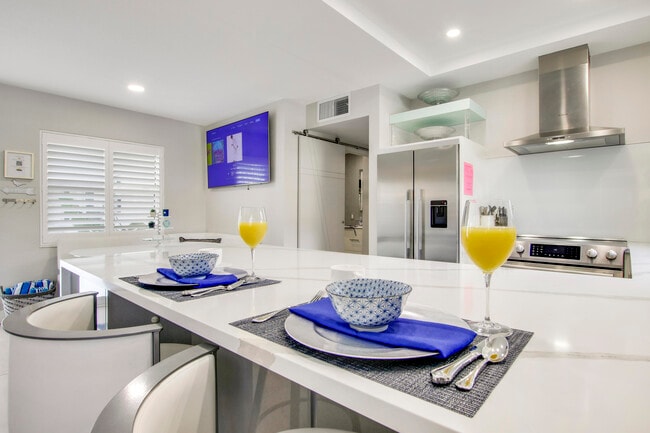 Building Photo - 100 Venetian Dr