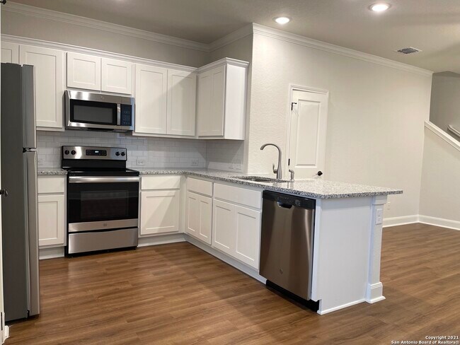 Building Photo - 2222 Sandlewood Cv