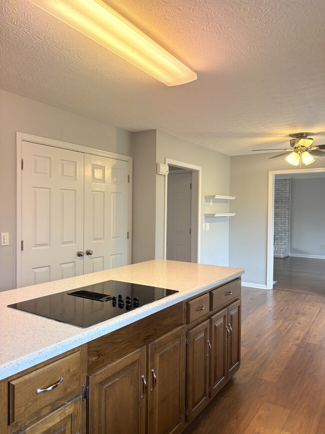 Building Photo - 1016 Lois Ln