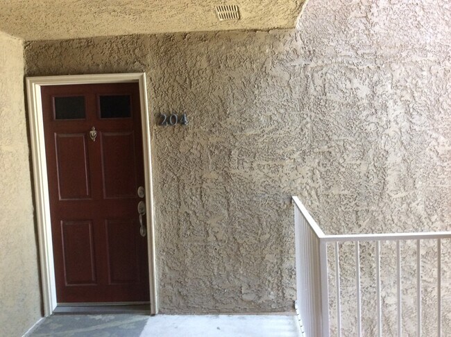 Building Photo - 1 Bedroom 1 Bathroom Condo in Corona