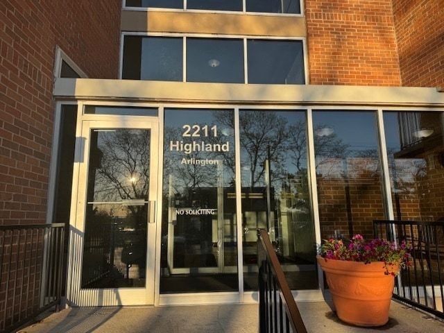 Building Photo - 2211 S Highland Ave