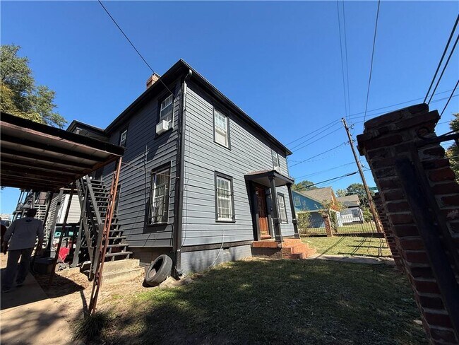 Building Photo - 117 Vine St SW