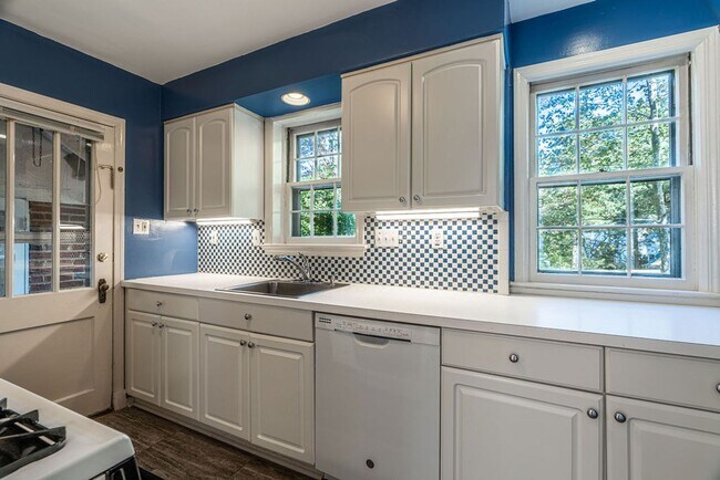 Building Photo - Charming 3 Bedroom Colonial Home in Bethesda