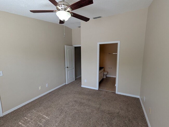 Building Photo - Spacious 2 Bed, 2.5 Bath Townhome in Gated...