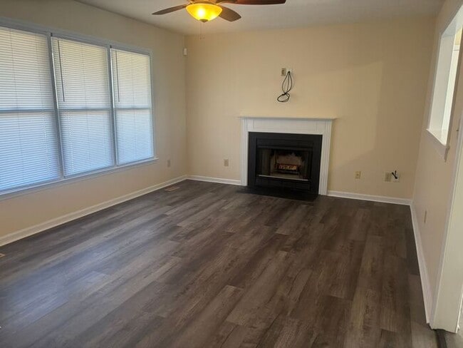 Building Photo - 3816 Hagge St