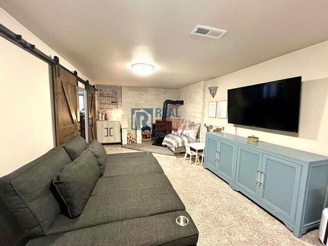 Building Photo - 3640 Inspiration Dr