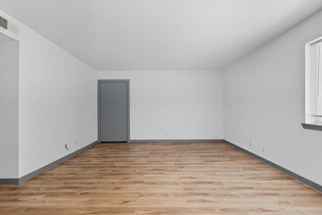 Building Photo - 6619 S Zunis Ave