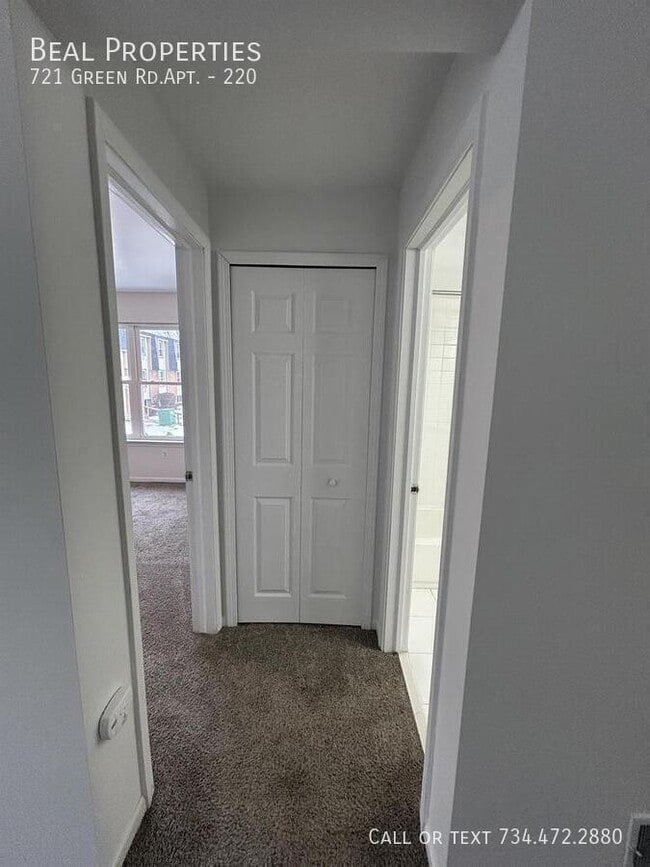 Building Photo - 721 Green Rd