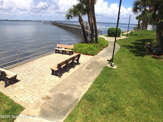 Building Photo - 3230 Beach View Way