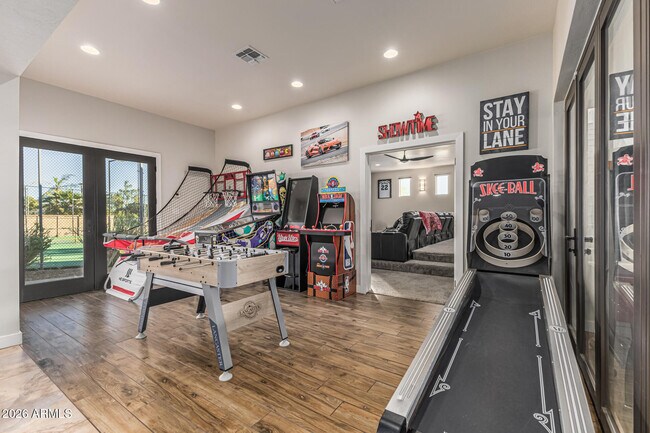 Building Photo - 5821 E Cactus Rd