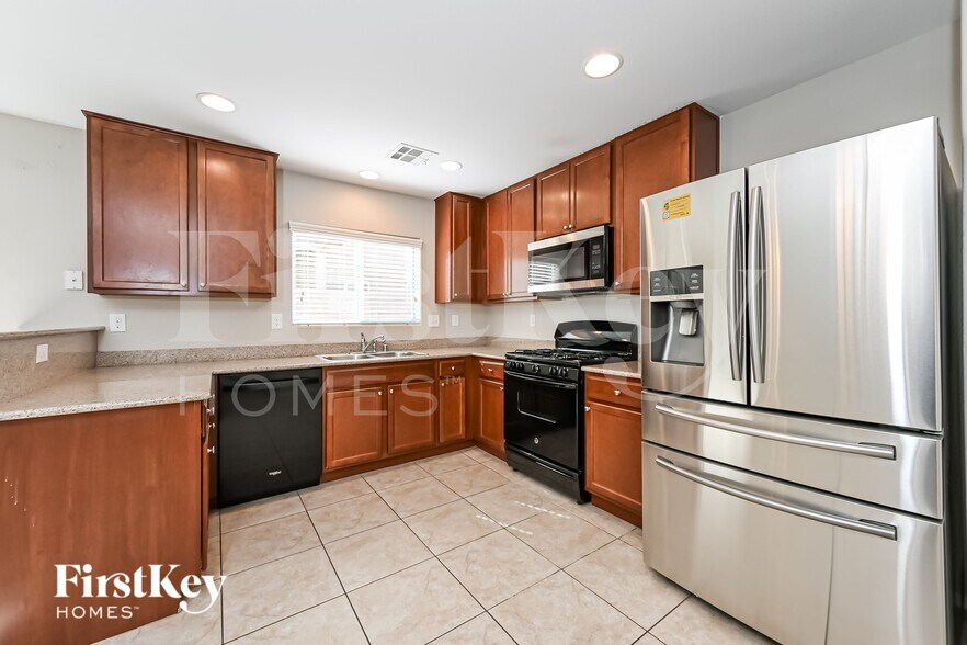 Building Photo - 8269 Vanity Fair Ln