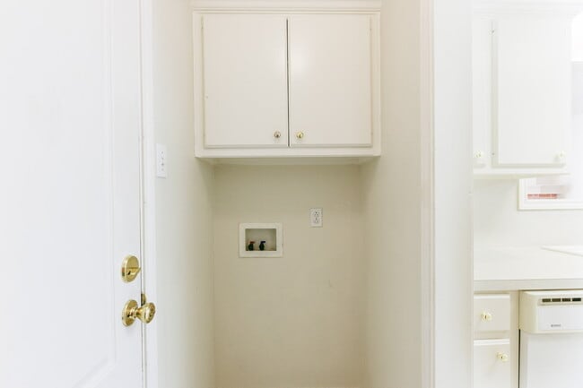 Building Photo - Super Cute Duplex in South Lubbock