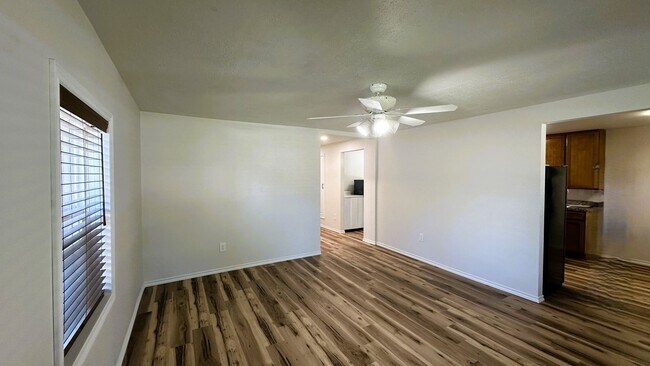 Building Photo - Cute 2 Bedroom House in Myrtle Creek!