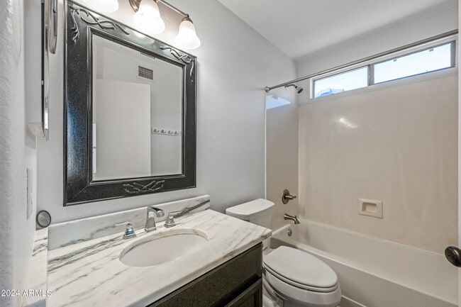 Building Photo - 2075 S Peppertree Dr