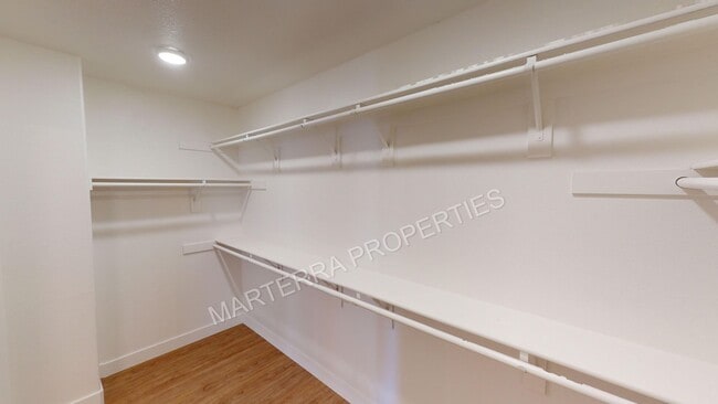 Building Photo - Beautiful 3 Bedroom Home